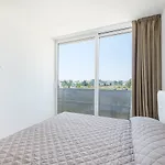 Apartment Palms *